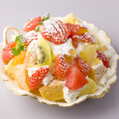 いちごトライフルパフェ